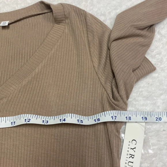Cyrus Essentials V-neck Long Sleeve Shirt Brown Medium NWT - Picture 10 of 12